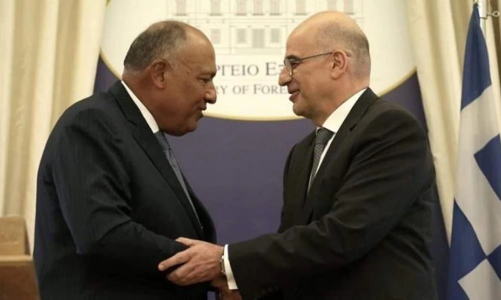 Επεκτείνει τις διπλωματικές κινήσεις η Ελλάδα: Επικοινωνία Δένδια με Αιγύπτιο ΥΠΕΞ